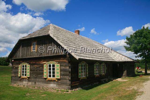 lituanie kaunas 1.JPG - Maison traditionnelle près de Kaunas, Lituanie